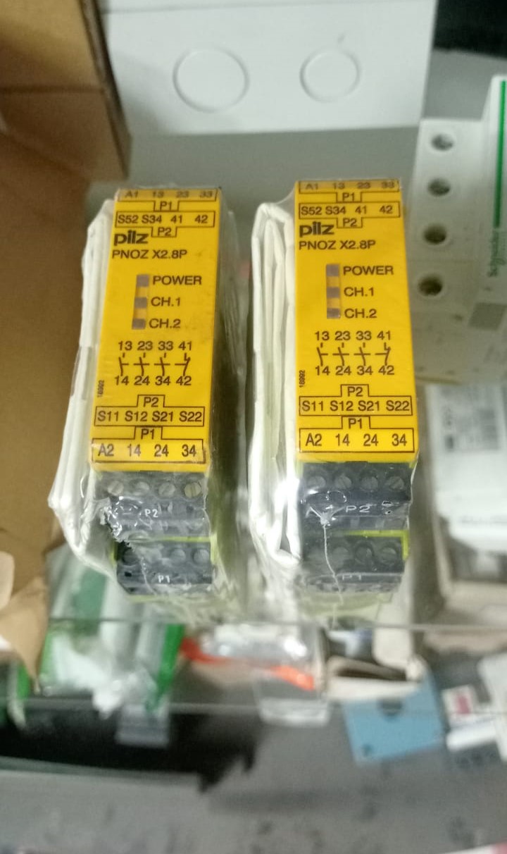 Pilz PNOZ X2.8P 24VACDC 3n-o 1n-c